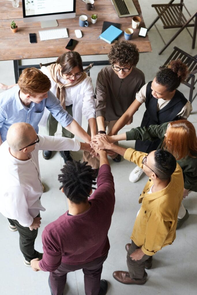 A liderança humanizada empodera líderes transformadores