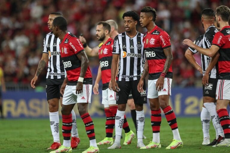 Fla vence Atlético-MG, diminuiu vantagem e segue na briga pelo Brasileirão