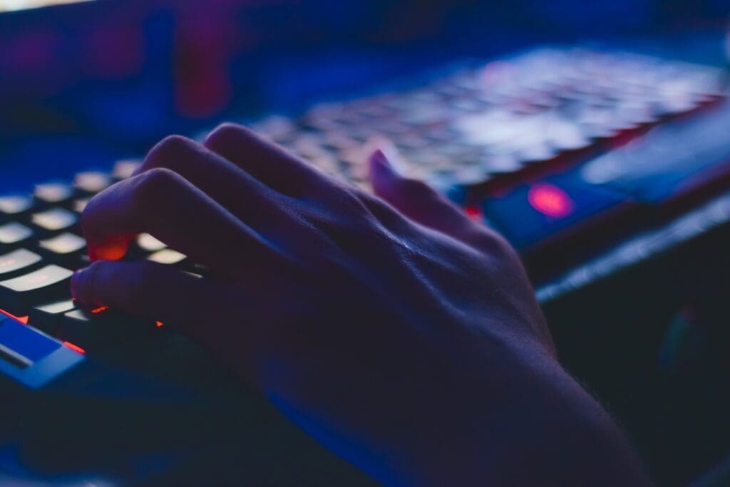 Estudo aponta que jovens preferem vídeos online a jornais