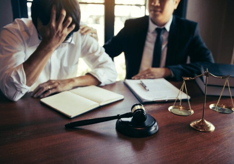 Prisão em flagrante: preciso de advogado para comparecer à delegacia?