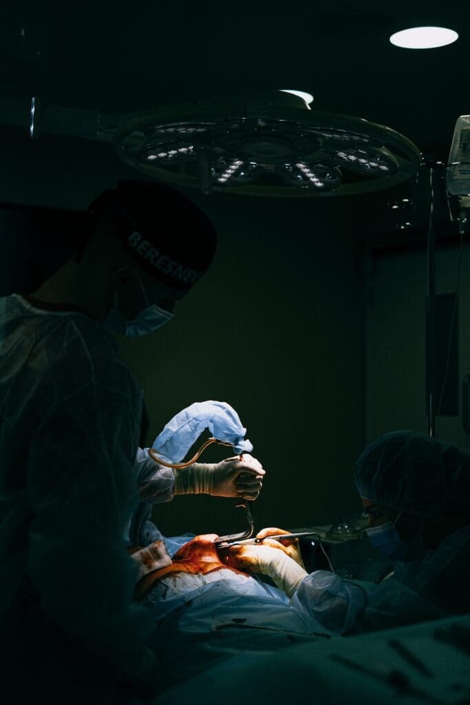 O papel dos robôs nos centros cirúrgicos: Um estudo sobre the da vinci surgical system