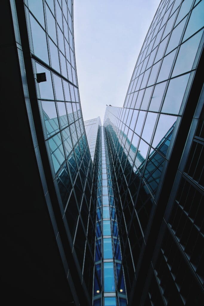 Avaliação de funcionalidades de fachadas de vidros e fachadas verdes na edificação civil