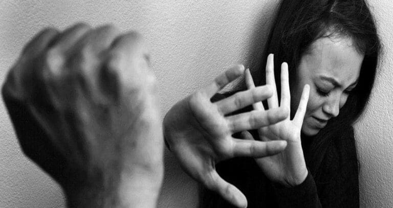 VIOLÊNCIA DOMÉSTICA: A OBRIGATORIEDADE DO AGRESSOR AO RESSARCIMENTO AO INSS DAS DESPESAS SOFRIDAS PELAS VÍTIMAS
