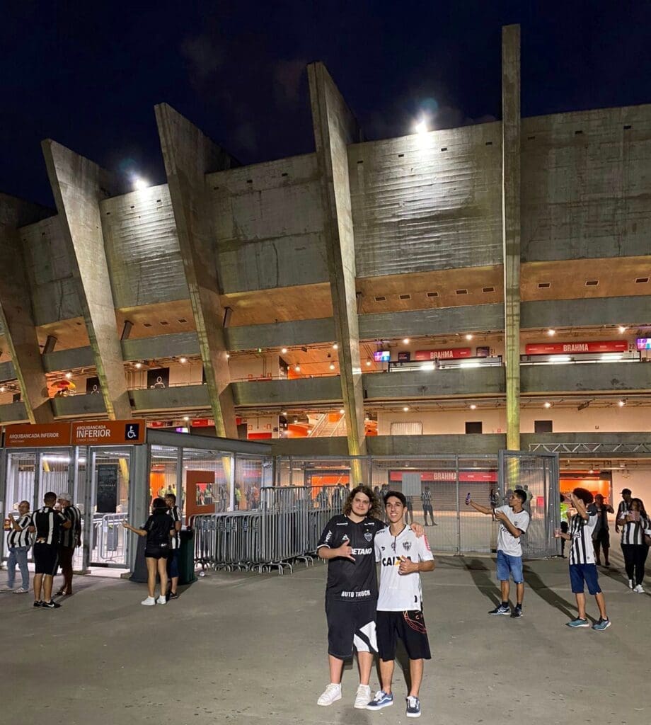 Ai, credo! Galo inicia a busca por mais um campeonato brasileiro com uma bela vitória e show da torcida.