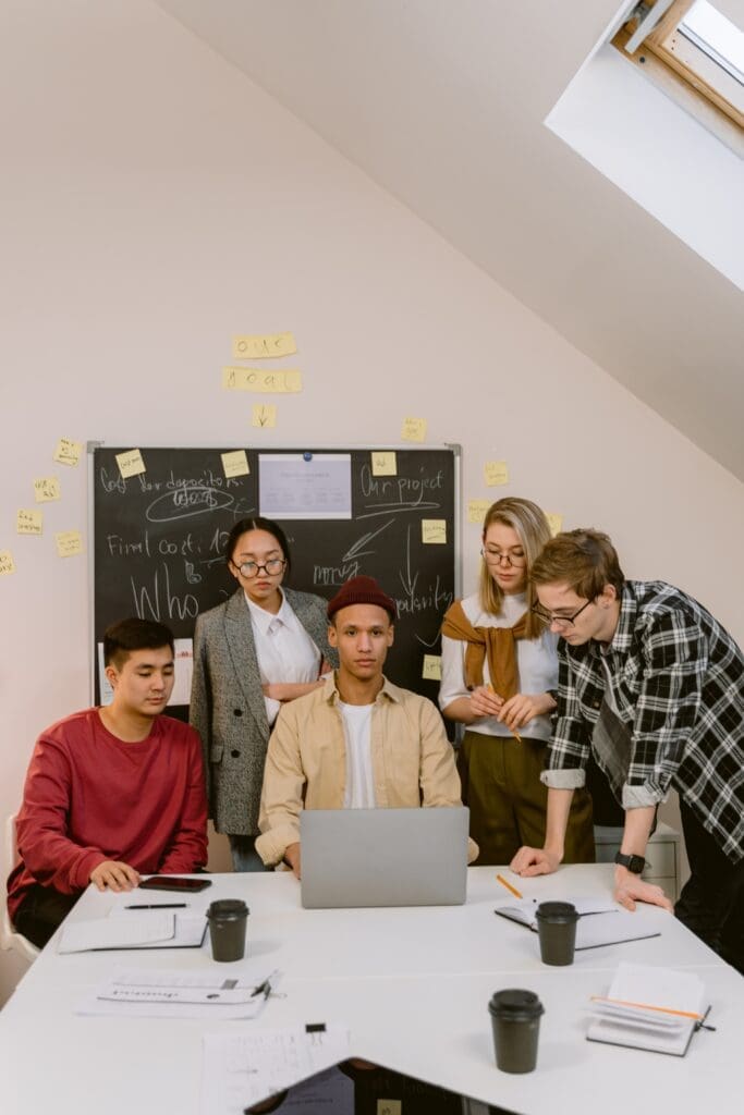 <strong><u>Cinco dicas de sucesso para liderar equipes à distância</u></strong>