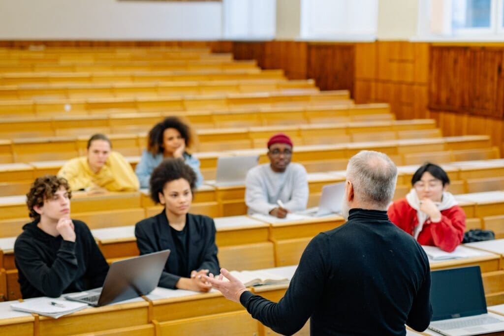 Docência no ensino superior: superando desafios