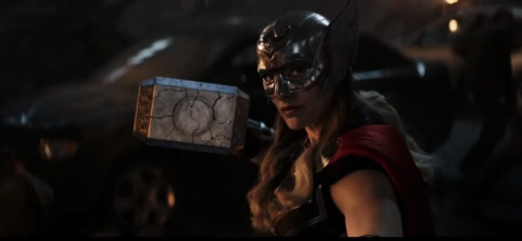 Vazou como Jane Foster consegue levantar o martelo do Thor em Thor 4