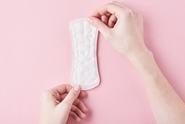 Milhões de meninas e mulheres ainda carecem de infraestrutura e itens básicos para cuidados menstruais no Brasil