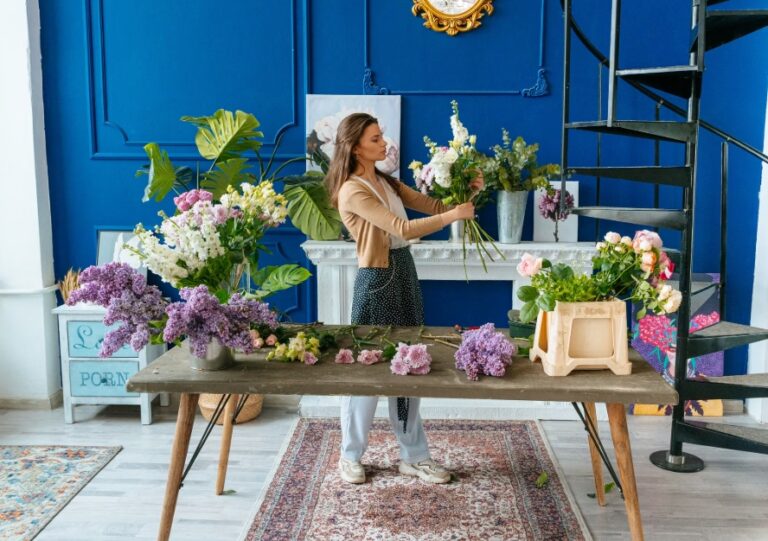 De arranjo de flores ao clube do livro: 5 hobbies em alta para relaxar