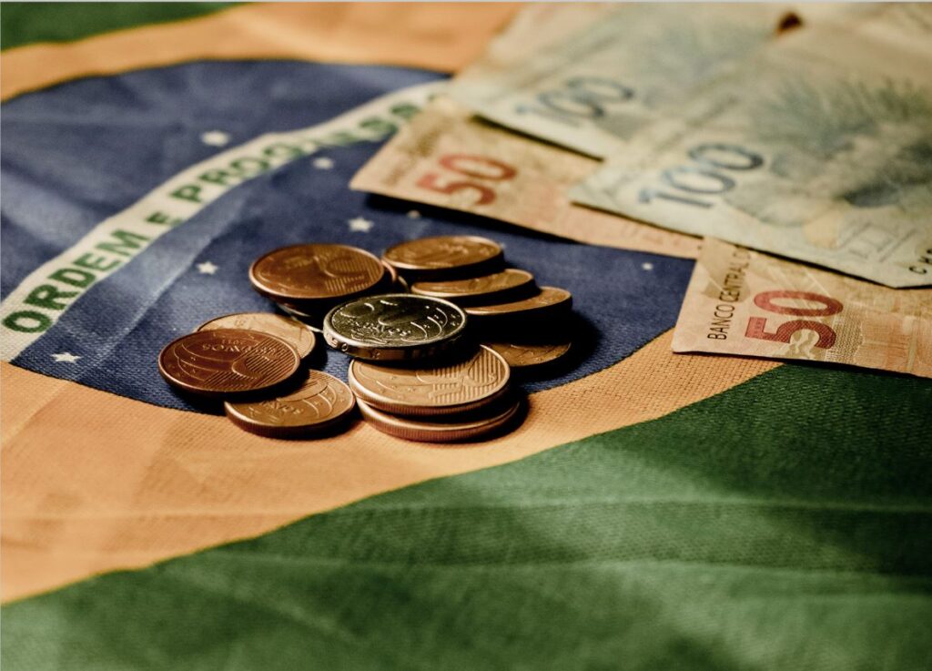 Investimento não é capital: é decisão sob incerteza estruturada