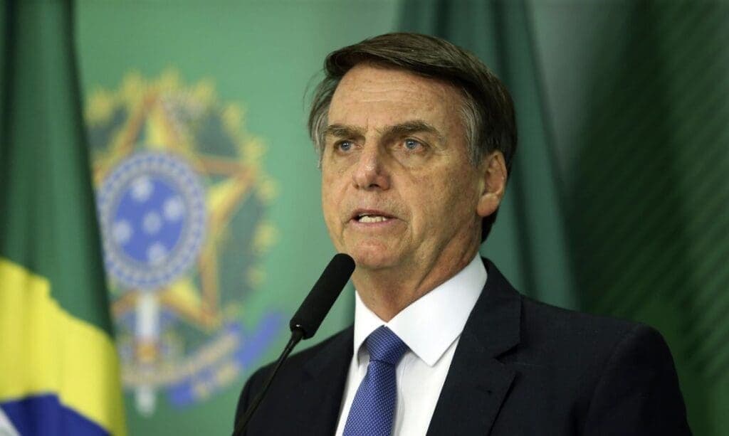 Em meio a crise da pandemia, o país vive uma extrema polarização