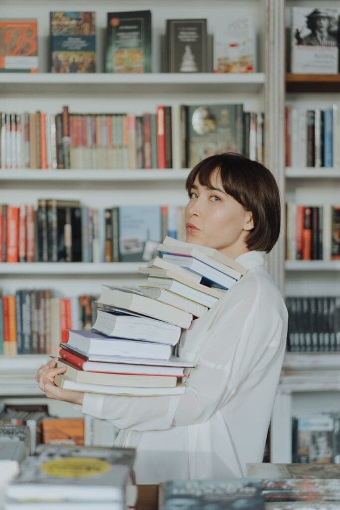 Acervos bibliográficos nas comunidades: implantação de projetos sociais, formação de leitores e fomento de oportunidades