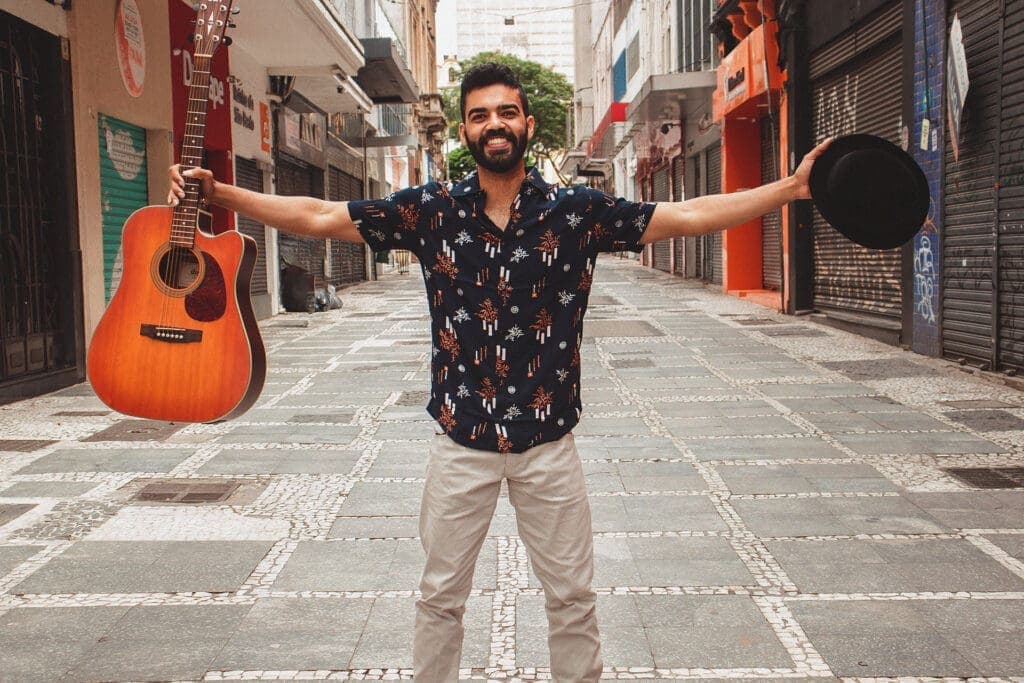 O cantor Matheus Marê entra em estúdio para gravação de EP