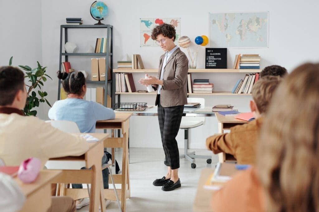 Garantias constitucionais do direito à educação de qualidade, igualitária e inclusiva