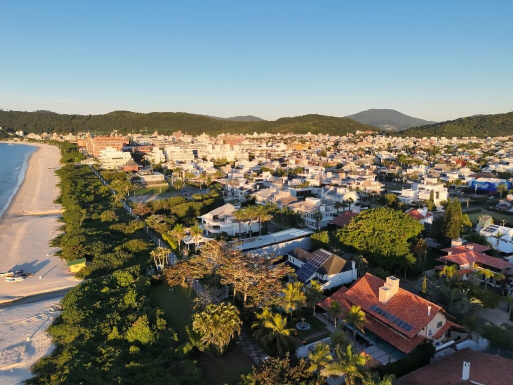 Instituto Jurerê Mais fortalece modelo de governança comunitária com monitoramento aéreo permanente no bairro