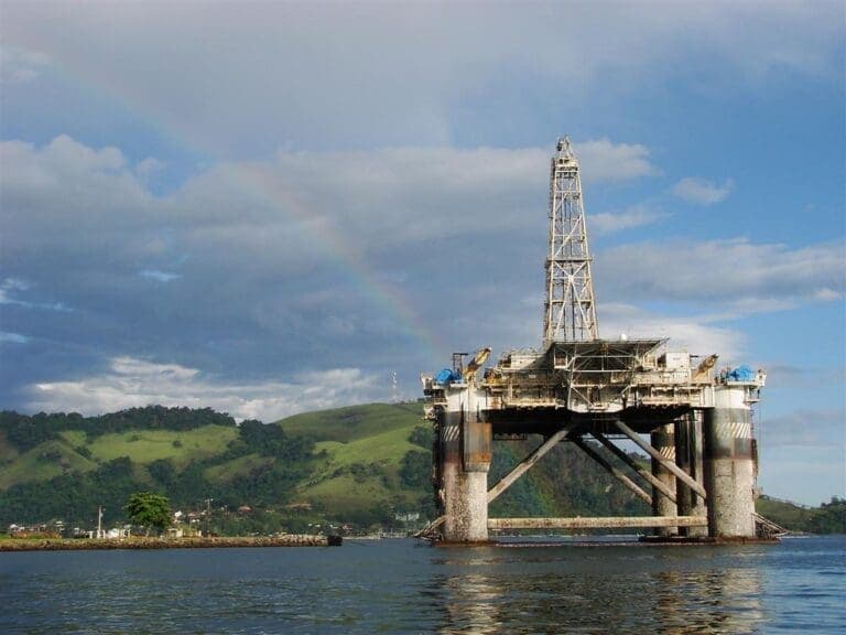 Petróleo e meio ambiente: relações conflituosas no Brasil