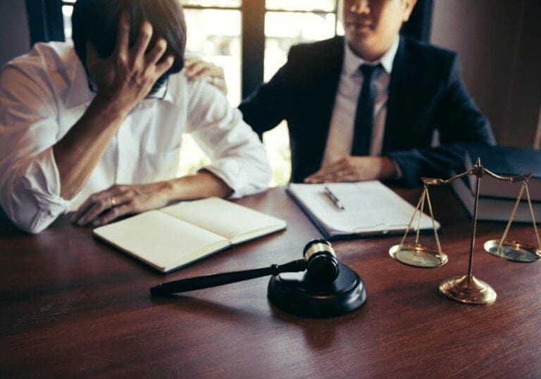 Prisão em flagrante: preciso de advogado para comparecer à delegacia?