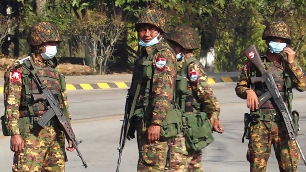 Myanmar vestida de passado