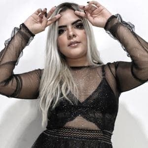 A cantora Larissa Emilly conquista espaço com sua música