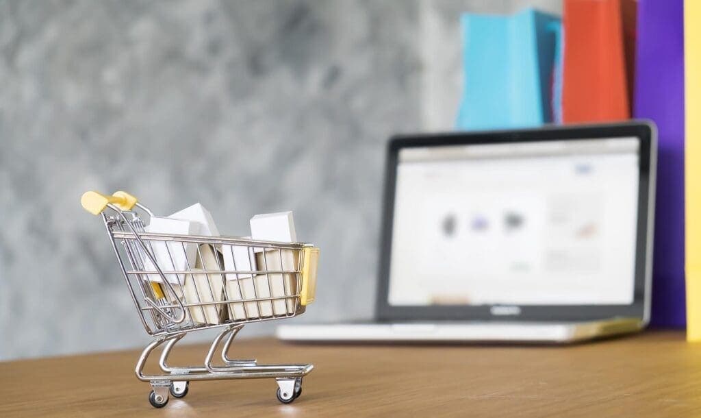 Direito do consumidor: a aplicabilidade do direito de arrependimento nas compras realizadas na internet de bens intangíveis ou virtuais