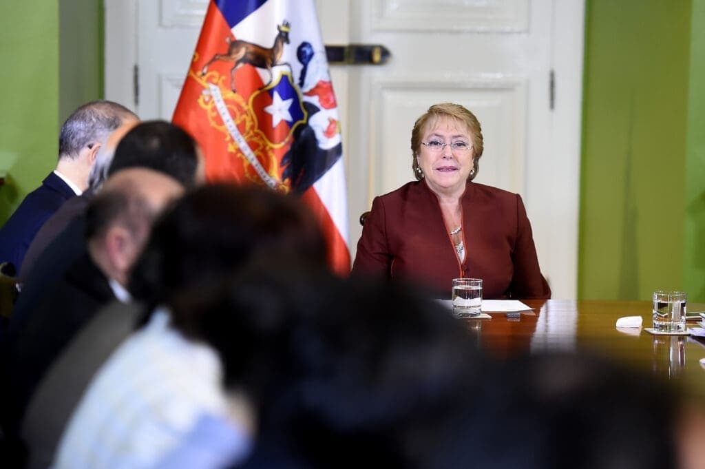 Crítica à atuação de representantes do Estado
