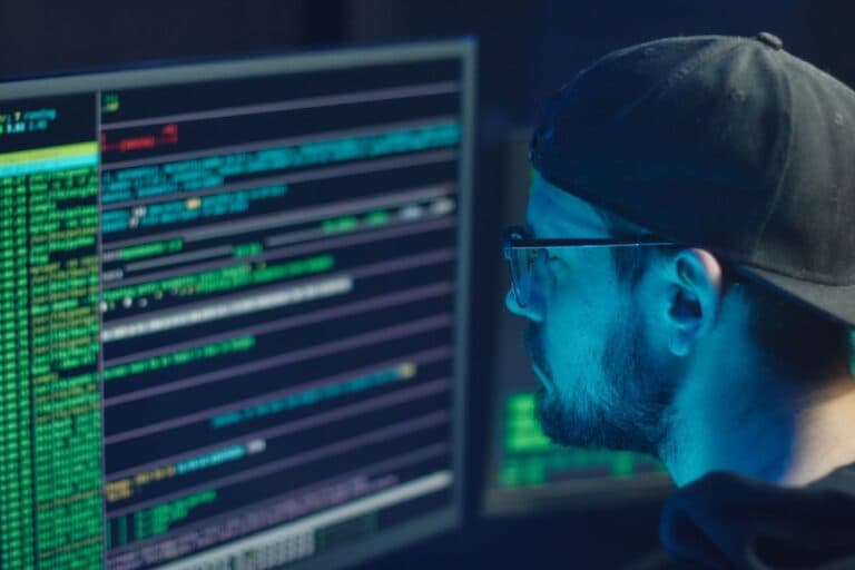 Conheça os 5 golpes digitais mais comuns contra idosos em 2026