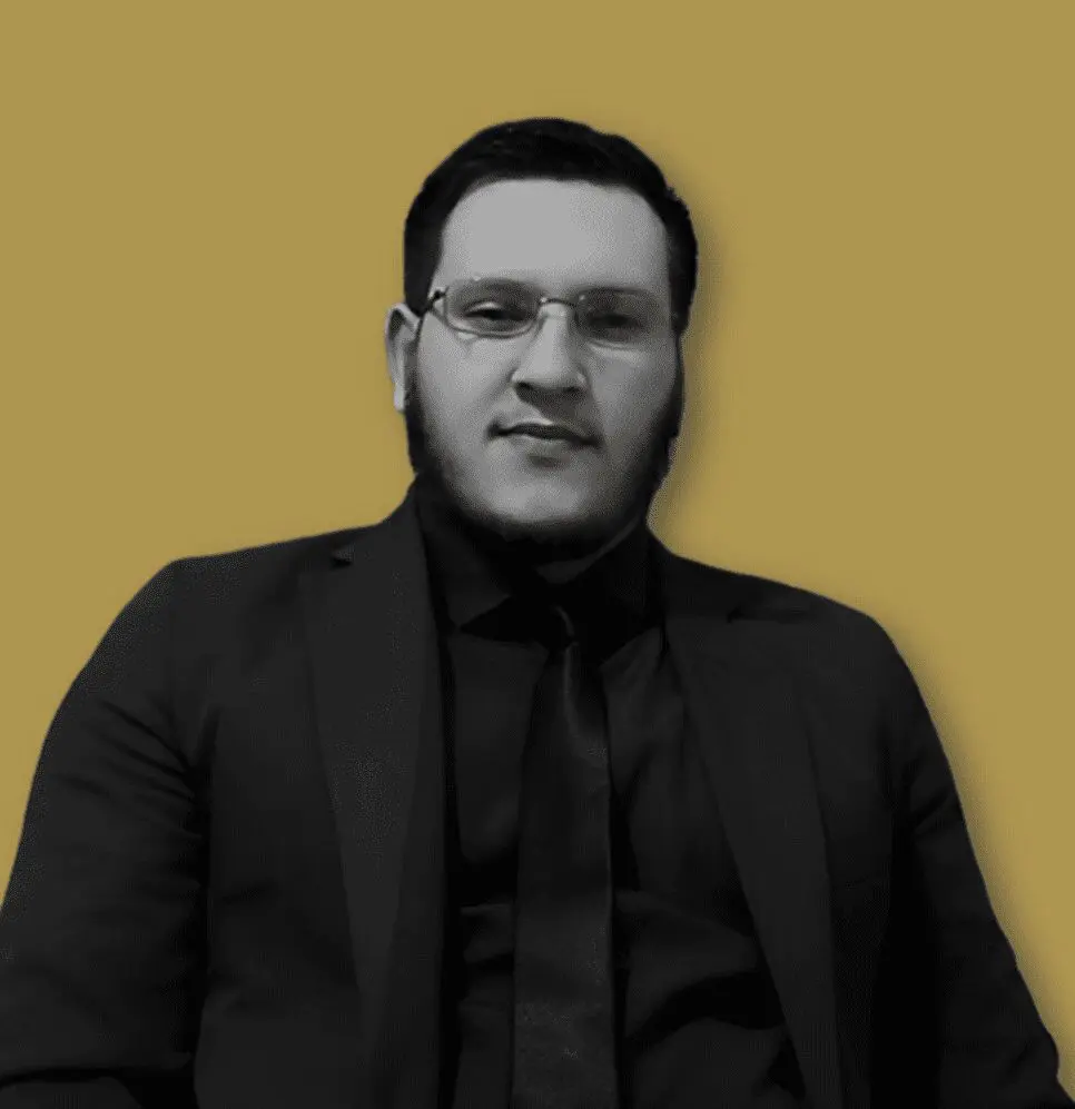 Cristão Ortodoxo de Confissão Reformada, Teólogo, Filósofo e Escritor; Professor de Teologia Sistemática e História das Religiões no (Imperial Reformed Theological Seminary). Pós-Graduado em Teologia Exegética (Ph.D), Mestrado em Teologia Sistemática (Th.M), Apologista, possuí formação continuada em Ciência da Religião. É Especialista em Interpretação Bíblica do Novo Testamento e CEO na Editora Império Cristão, casado com Jaqueline Massei.