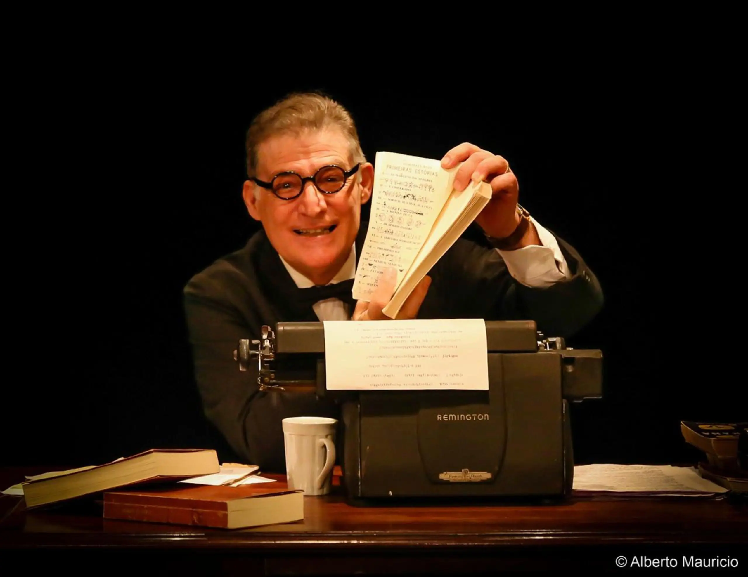 GIUSEPPE ORISTANIO COMO GUIMARÃES ROSA - FOTO ALBERTO MAURICIO