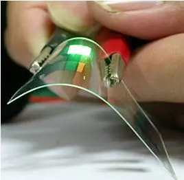 Figura 7. Visor flexível fabricado com tecnologia OLED.[2]