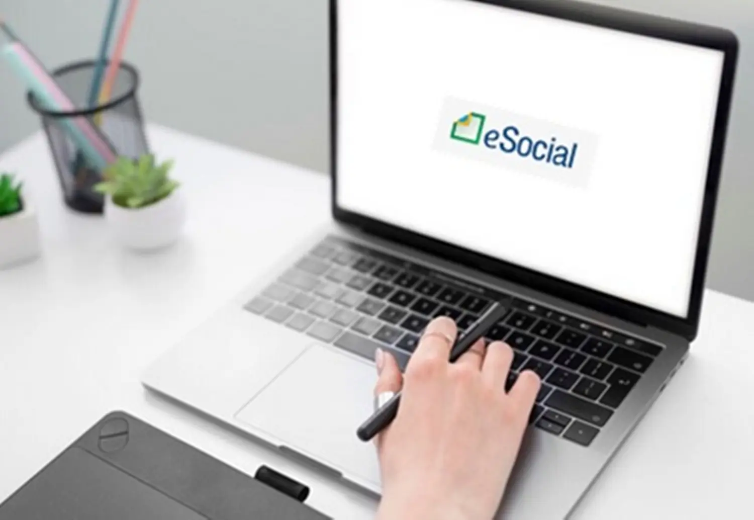 Foto Freepik - Novo salário mínimo e e-Social