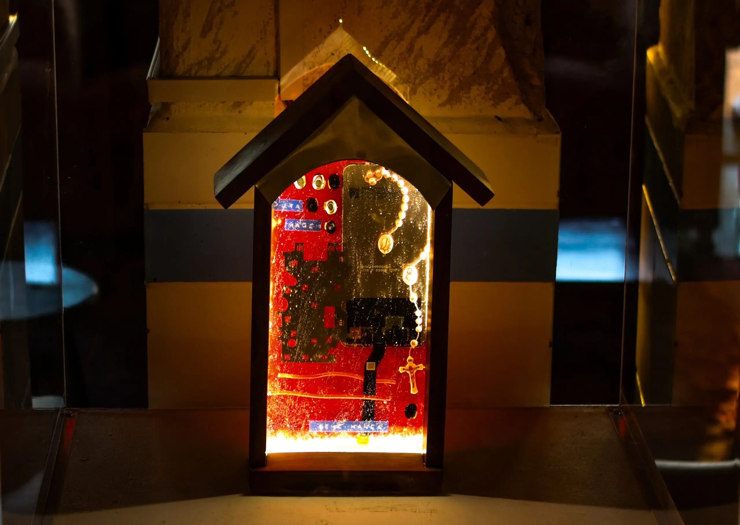 Obra do artista ciber_org na Galeria Lama. crédito Pedro Ambrósio