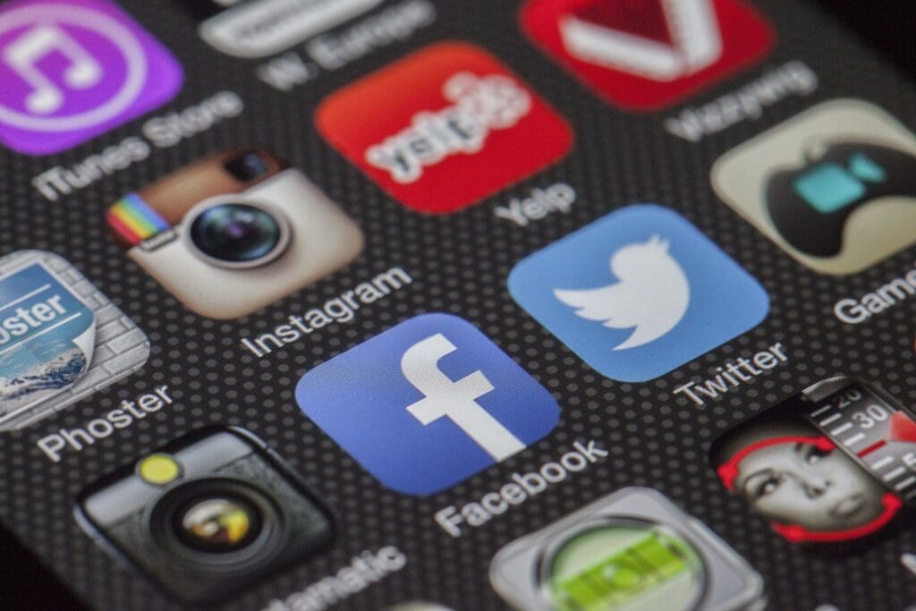 A fragmentação do sujeito pós-moderno diante das redes sociais