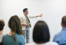 Pós-graduação impulsiona carreira e amplia renda no Brasil