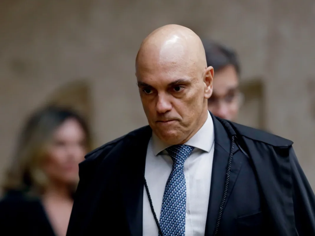 Alexandre de Moraes tenso