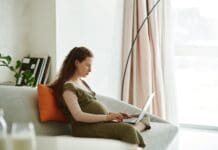 Estudo mostra que 63% dos estados não garantem licença maternidade para temporários no serviço público e apenas dois asseguram estabilidade à gestante