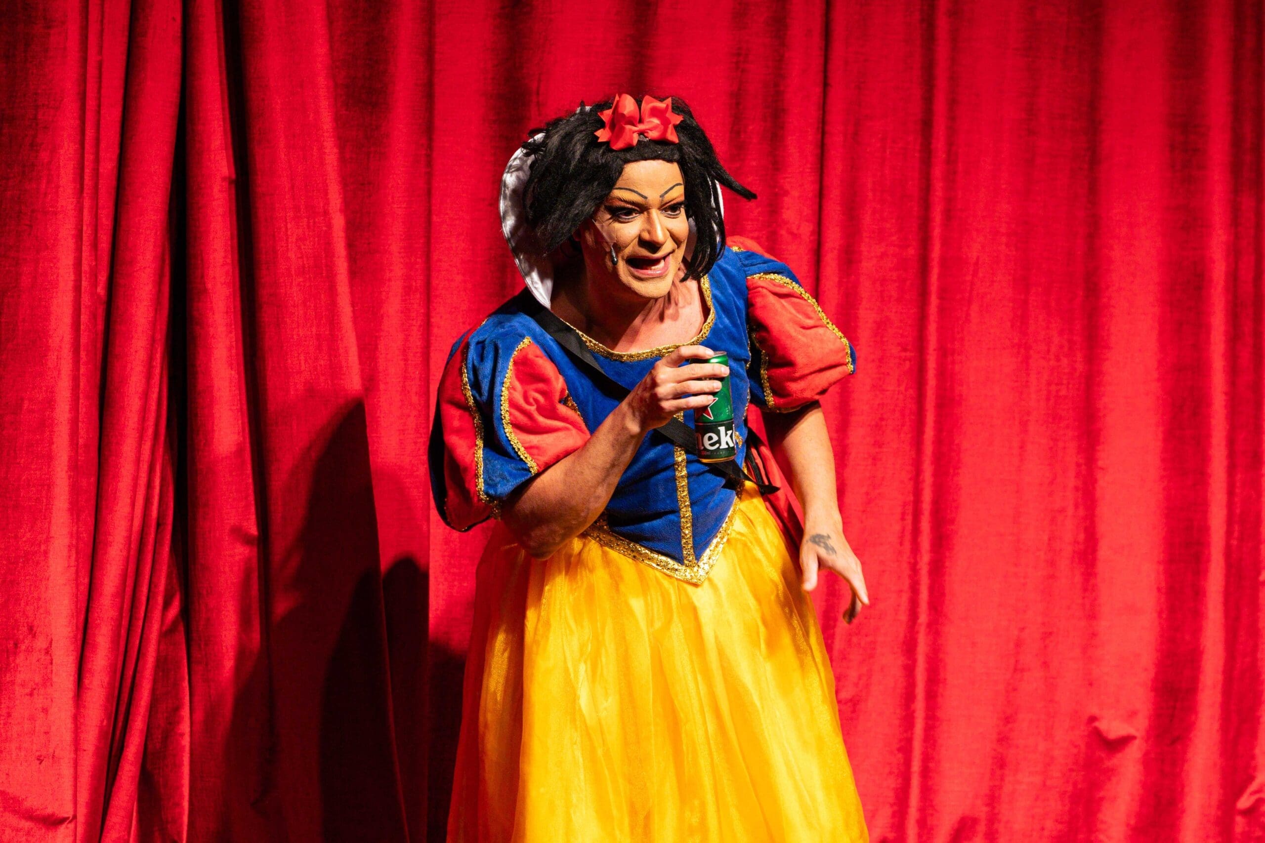 Suzy Brasil como Branca de Neve em Uma Noite Horripilante - Douglas Jacó