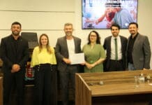 Bruno Souza é homenageado por sua atuação em defesa da Educação Domiciliar