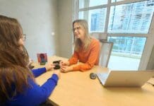 Vídeos sobre tendências da saúde auditiva chegam gratuitamente pelo Espaço da Audição