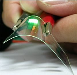 Figura 7. Visor flexível fabricado com tecnologia OLED.[2]