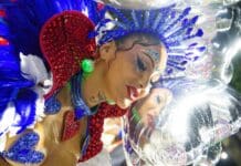 Amanda Fernandes surge com fantasia de balões na Marquês de Sapucaí em ensaio da União da Ilha