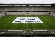 Publicidade adulta em campo: Onde termina o marketing e começa o risco à infância?