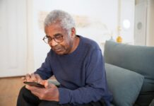 Tecnologia na maturidade: aliada da longevidade ou risco para a saúde mental?